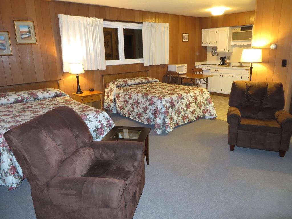Travelers Inn Motel Ийгъл Ривър Стая снимка